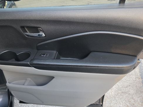 Used 2019 Honda Pilot LX image 28