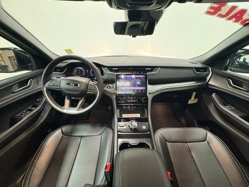 New 2025 Jeep Grand Cherokee L Limited image 15