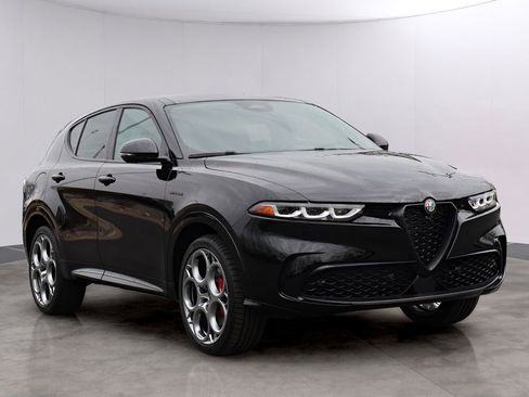 New 2025 Alfa Romeo Tonale w/ Premium Package AWD/4WD image 3