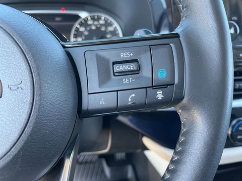 Used 2024 Nissan Pathfinder SL w/ Black Appearance Package image 22