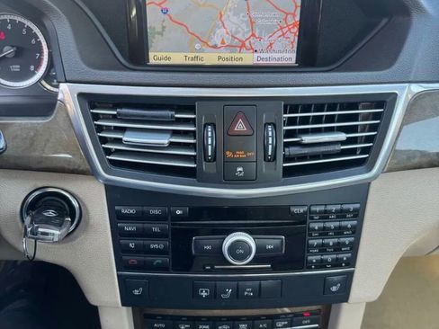 Used 2010 Mercedes-Benz E 350 4MATIC Sedan image 4