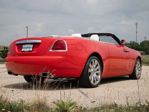 Used 2017 Rolls-Royce Dawn image 30