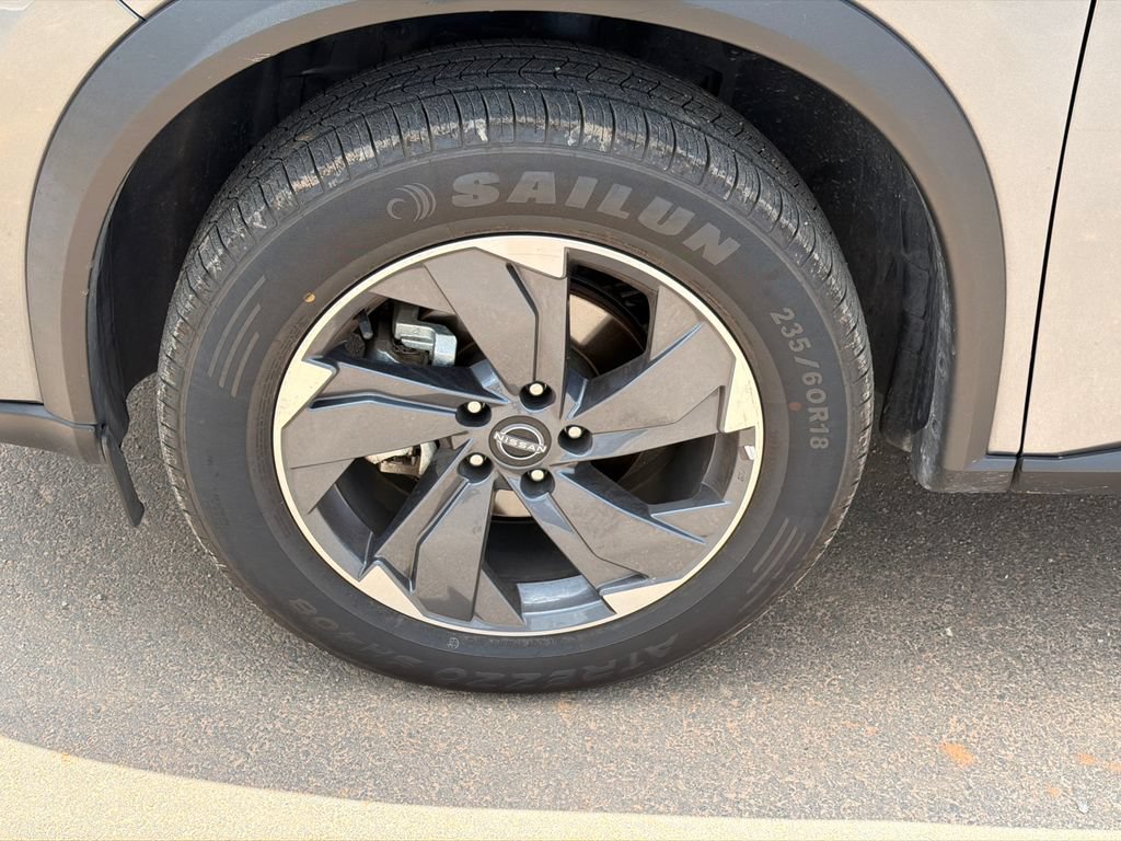 Used 2025 Nissan Rogue SV FWD image 11