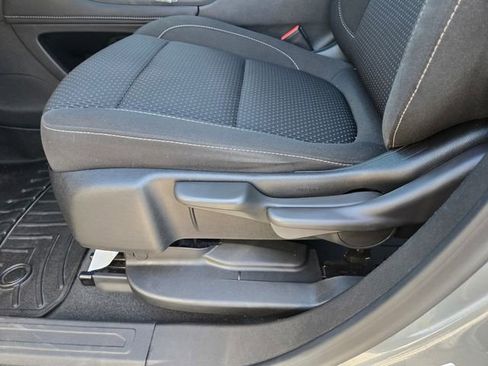 Used 2023 GMC Acadia SLE image 13