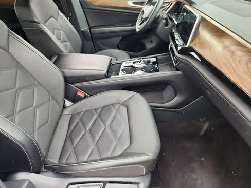 Used 2024 Volkswagen Atlas SE AWD/4WD image 10