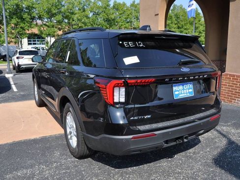 New 2025 Ford Explorer Active image 3