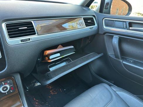 Used 2015 Volkswagen Touareg VR6 AWD/4WD image 30