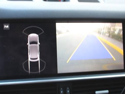 Used 2020 Porsche Cayenne image 17