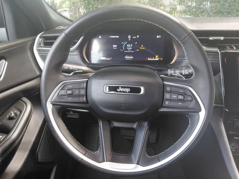 Used 2024 Jeep Grand Cherokee Laredo X AWD/4WD image 4