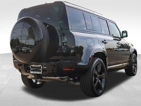 New 2026 Land Rover Defender 110 X-Dynamic SE image 5