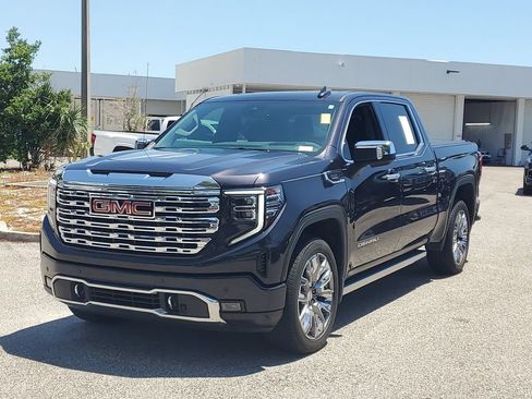 Used 2023 GMC Sierra 1500 Denali w/ Denali Reserve Package AWD/4WD image 3
