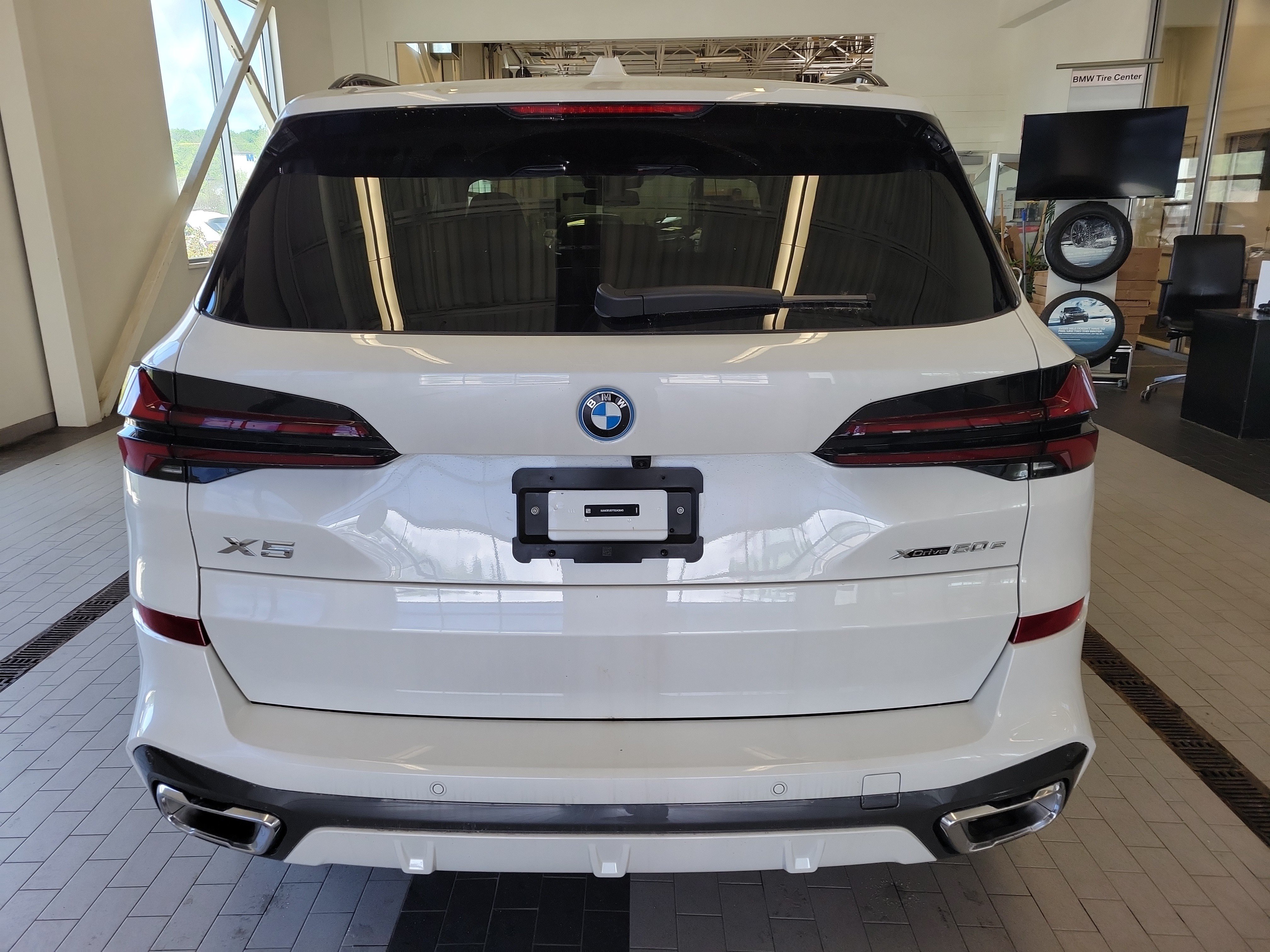 Used 2026 BMW X5 xDrive50e w/ M Sport Package AWD/4WD image 6
