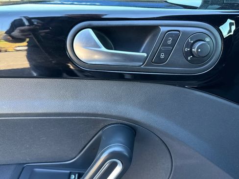Used 2012 Volkswagen Beetle 2.5 image 10