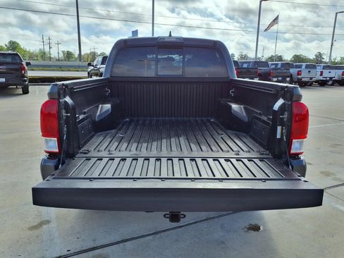 Used 2017 Toyota Tacoma SR w/ SR Convenience Package image 8