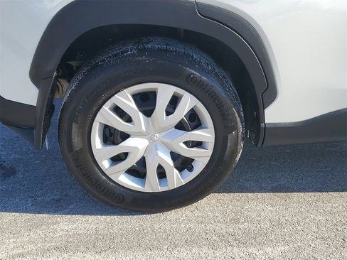 Used 2024 Toyota Corolla Cross L image 6