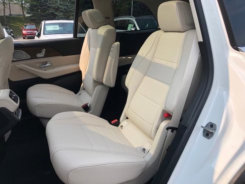 New 2025 Mercedes-Benz GLS 450 4MATIC image 31