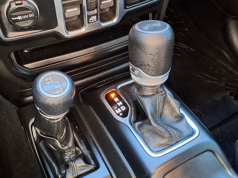 Used 2022 Jeep Wrangler Sport image 11