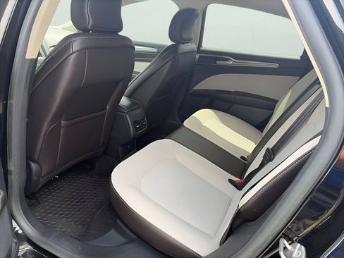 Used 2019 Ford Fusion SE w/ Equipment Group 151A FWD image 7