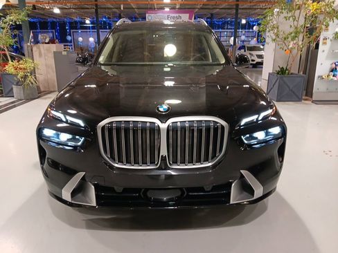 Used 2024 BMW X7 xDrive40i image 3