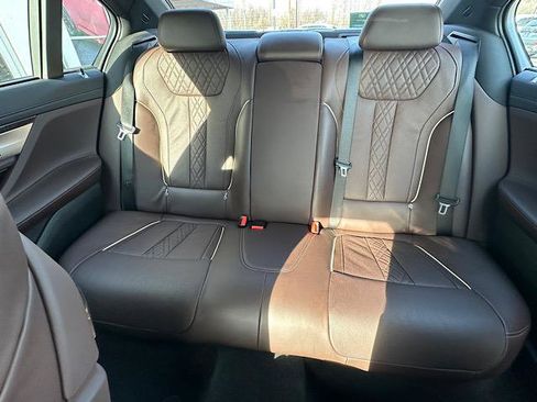 Certified 2022 BMW 740i xDrive w/ M Sport Package image 30