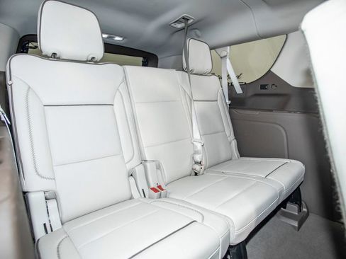 Used 2023 GMC Yukon XL Denali w/ Denali Reserve Package AWD/4WD image 17