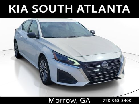 Used 2025 Nissan Altima 2.5 SV FWD image 1