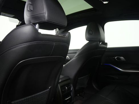 Used 2022 BMW 330i Sedan w/ Premium Package image 16