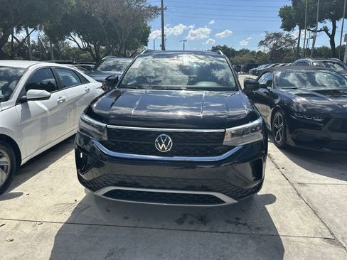 Used 2024 Volkswagen Taos SE FWD image 9
