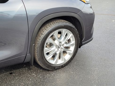 Used 2020 Toyota Highlander Limited image 29