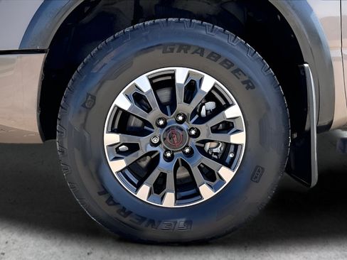 Used 2024 Nissan Titan PRO-4X w/ Pro-4x Convenience Package AWD/4WD image 35
