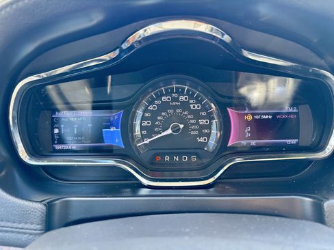 Used 2013 Lincoln MKT AWD image 19