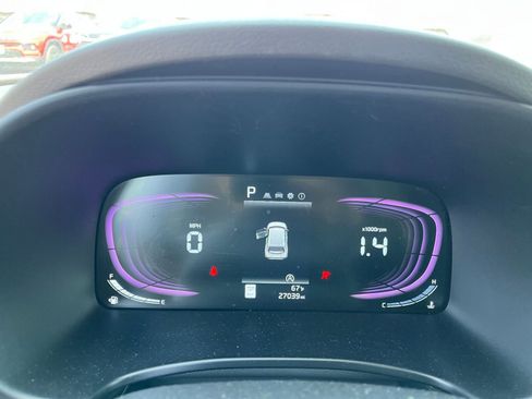 Used 2025 Kia Soul LX w/ LX Technology Package FWD image 12