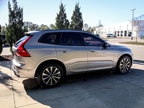 Used 2025 Volvo XC60 B5 Plus image 11
