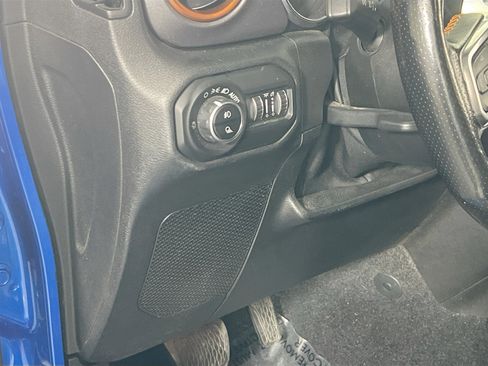 Used 2021 Jeep Gladiator Mojave image 10