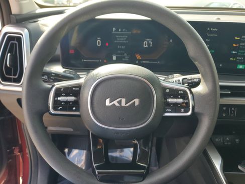 Used 2024 Kia Sorento LX image 20