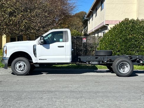 Used 2024 Ford F350 XLT image 2
