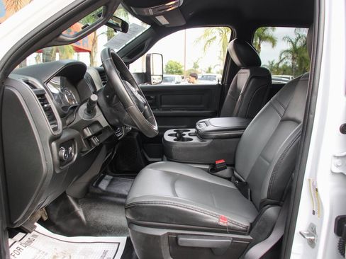 Used 2022 RAM 5500 Tradesman w/ Chrome Appearance Group image 21