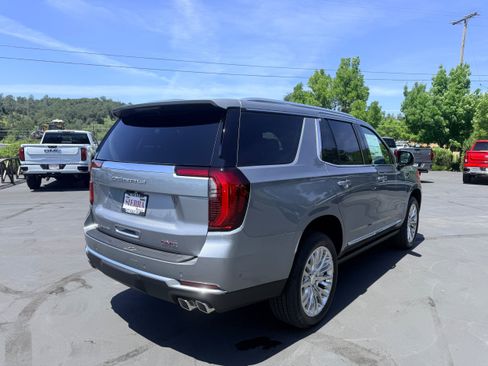 New 2026 GMC Yukon Denali w/ Sun & Power Step Package AWD/4WD image 4