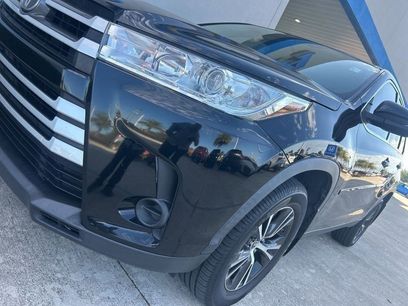 Used 2019 Toyota Highlander LE