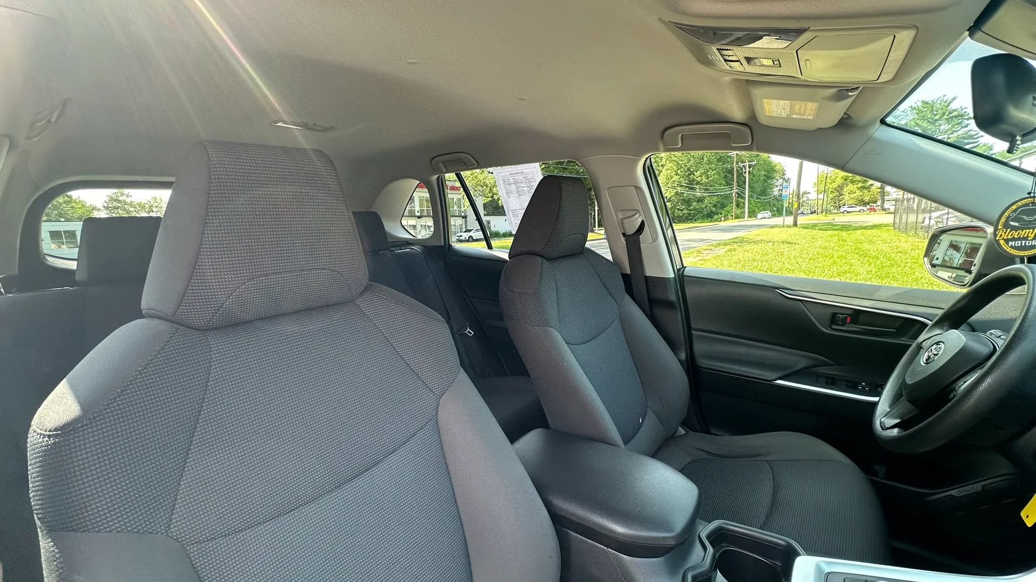 Used 2020 Toyota RAV4 LE AWD/4WD image 33