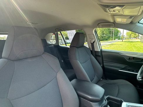 Used 2020 Toyota RAV4 LE AWD/4WD image 33