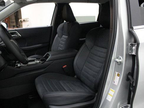 New 2025 Mitsubishi Outlander SE image 7