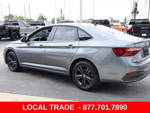 Used 2024 Volkswagen Jetta SE FWD image 6