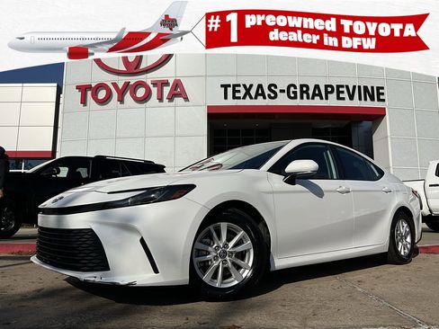Used 2025 Toyota Camry LE image 1
