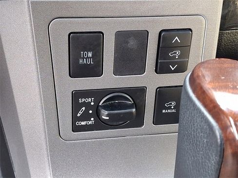 Used 2014 Toyota Sequoia Platinum image 22