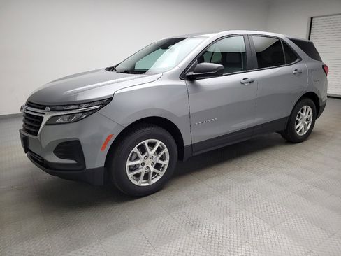 Used 2024 Chevrolet Equinox LS w/ LS Convenience Package image 2
