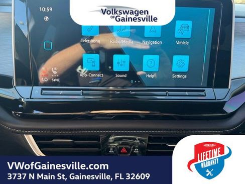 Certified 2025 Volkswagen Atlas Cross Sport SE image 23