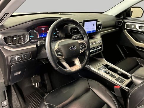 Used 2021 Ford Explorer XLT w/ Equipment Group 202A RWD image 16