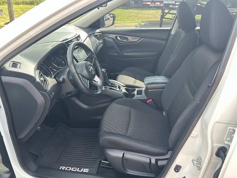 Used 2019 Nissan Rogue S w/ Special Edition Package FWD image 25