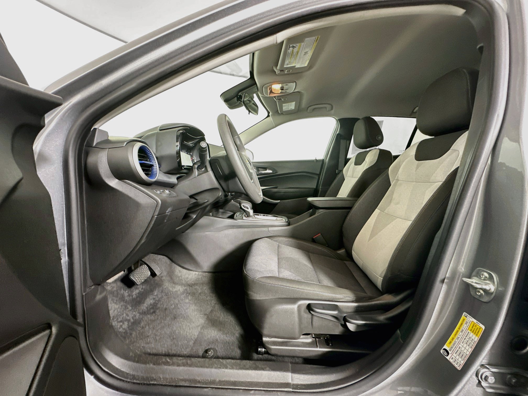 Used 2025 Chevrolet Trax LS FWD image 13
